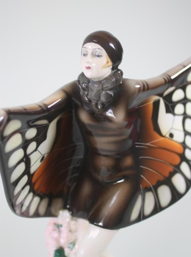 A GOLDSCHEIDER EARTHENWARE ART DECO FIGURE Image