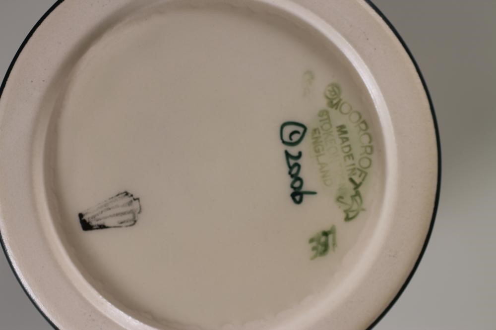 A MOORCROFT POTTERY "GOLDEN LAKE" PATTERN VASE Image