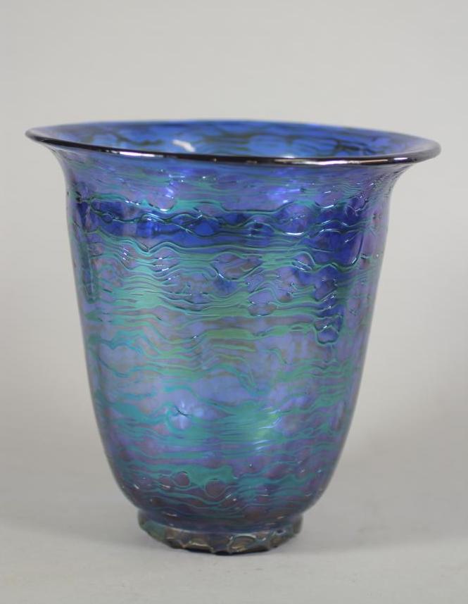 A LOETZ IRIDESCENT BLUE GLASS VASE Image