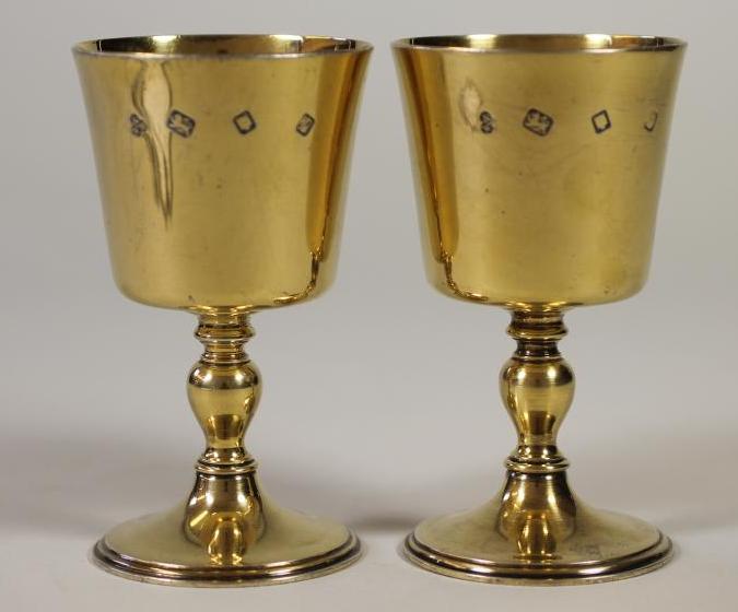 A PAIR OF SILVER GILT GOBLETS Image