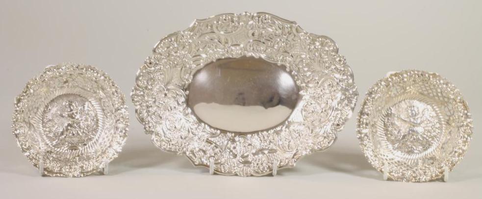 A LATE VICTORIAN SILVER SWEETMEAT DISH Image