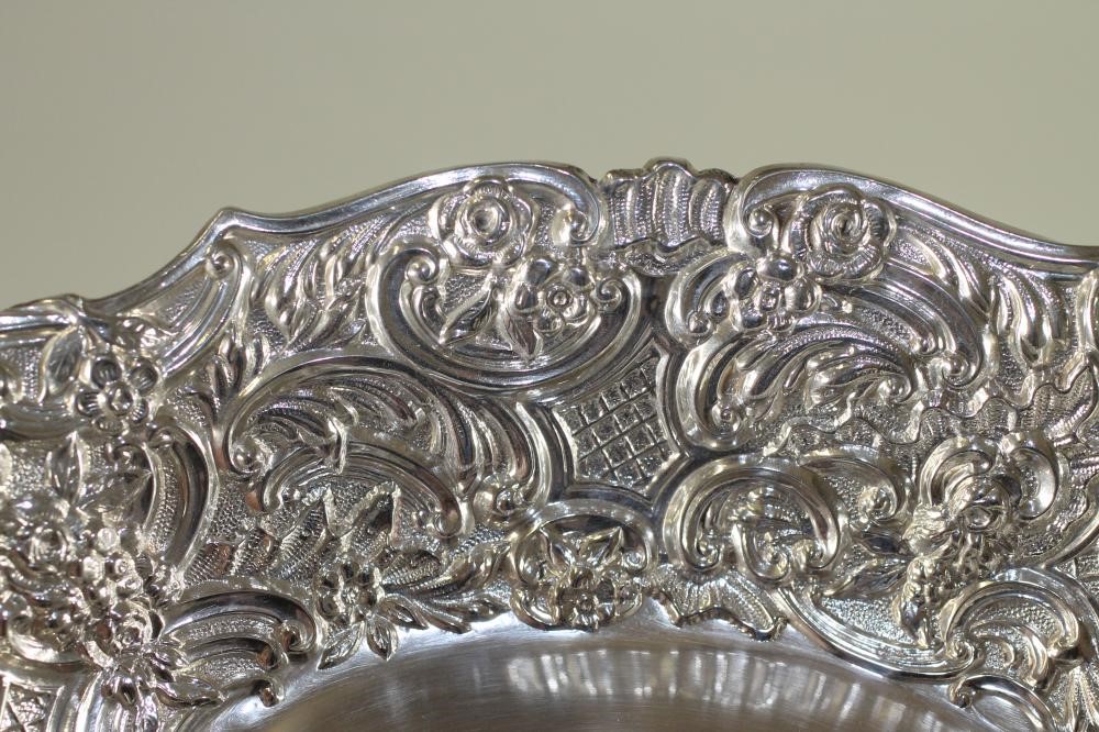 A LATE VICTORIAN SILVER SWEETMEAT DISH Image