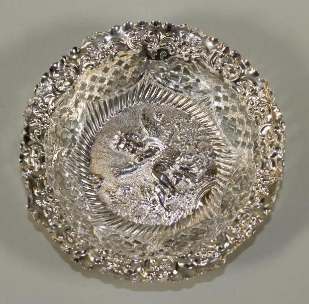 A LATE VICTORIAN SILVER SWEETMEAT DISH Image