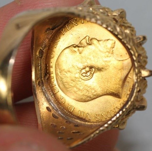 AN EDWARD VII HALF GOLD SOVEREIGN Image