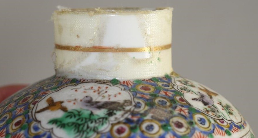 TWO CHINESE PORCELAIN VASES Image