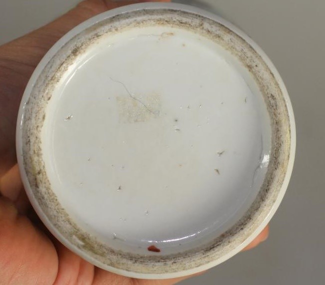 TWO CHINESE PORCELAIN VASES Image