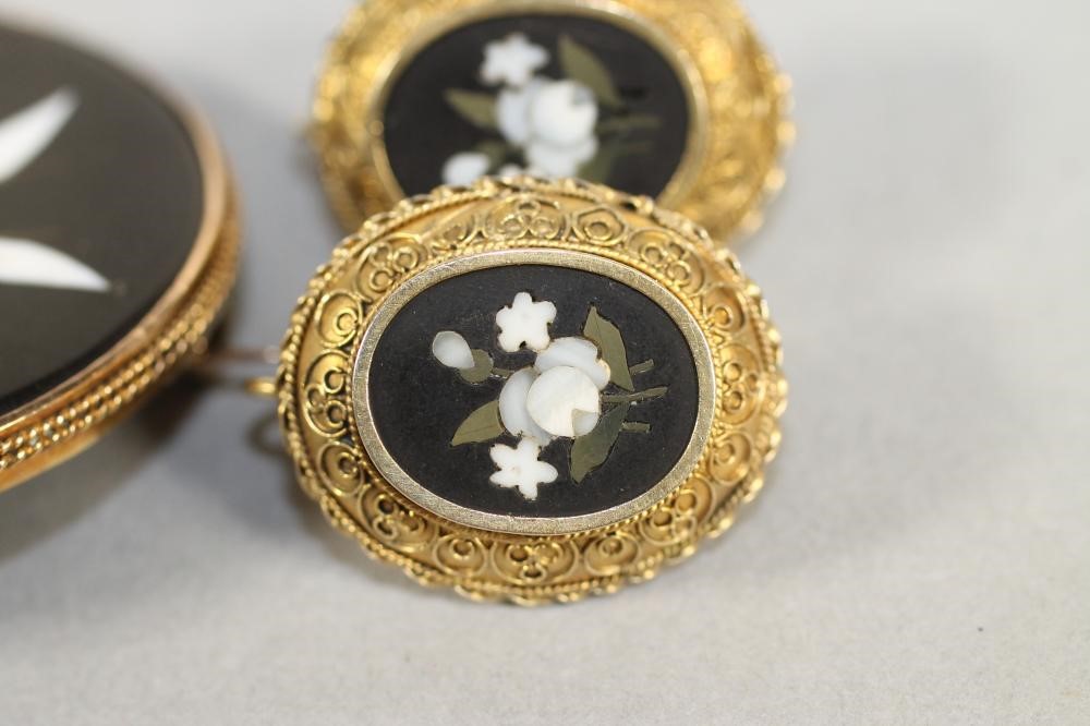 A VICTORIAN PIETRA DURA BROOCH Image