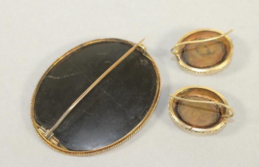 A VICTORIAN PIETRA DURA BROOCH Image