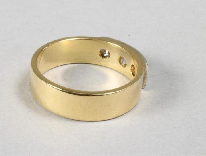 A THREE STONE DIAMOND RING Image