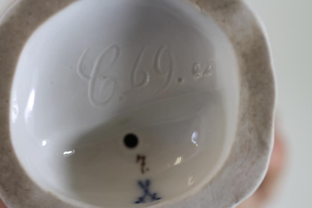 A MEISSEN PORCELAIN FIGURE Image