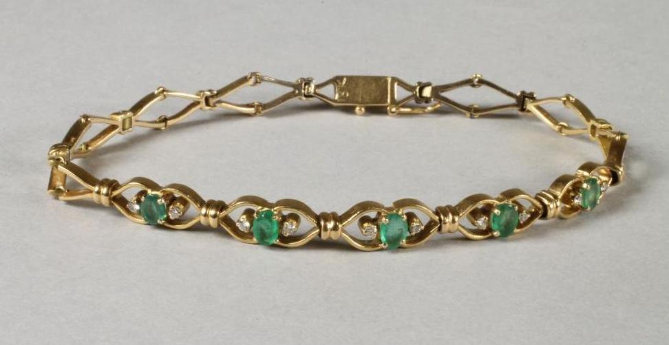 AN EMERALD AND DIAMOND BRACELET Image