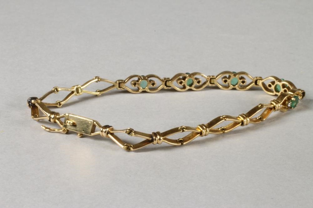 AN EMERALD AND DIAMOND BRACELET Image
