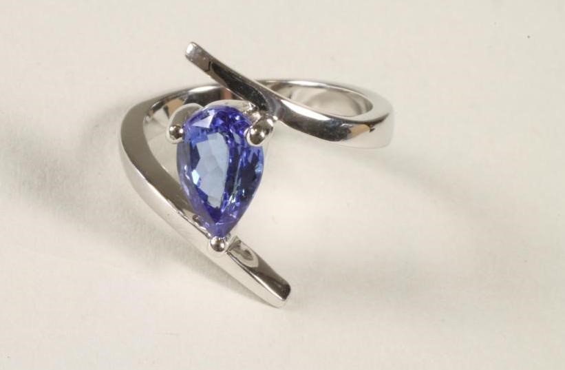A TANZANITE RING Image