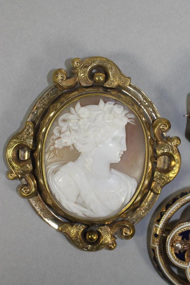 TWO VICTORIAN MOURNING BROOCHES Image