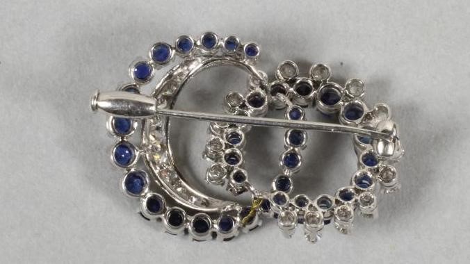 A SAPPHIRE AND DIAMOND DOUBLE CRESCENT BROOCH Image