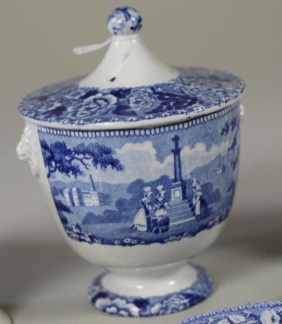 A COLLECTION OF BLUE AND WHITE PRINTED EARTHENWARE Image