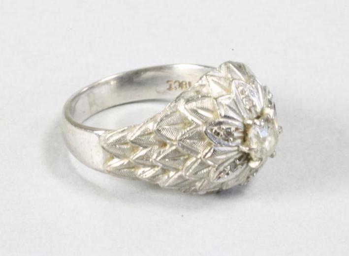 A SOLITAIRE DIAMOND RING Image