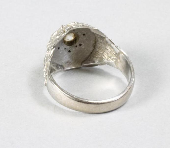 A SOLITAIRE DIAMOND RING Image