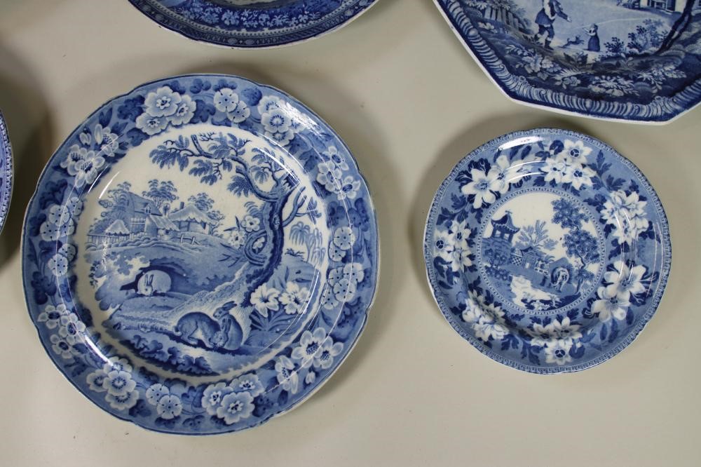 A COLLECTION OF BLUE AND WHITE PRINTED EARTHENWARE Image
