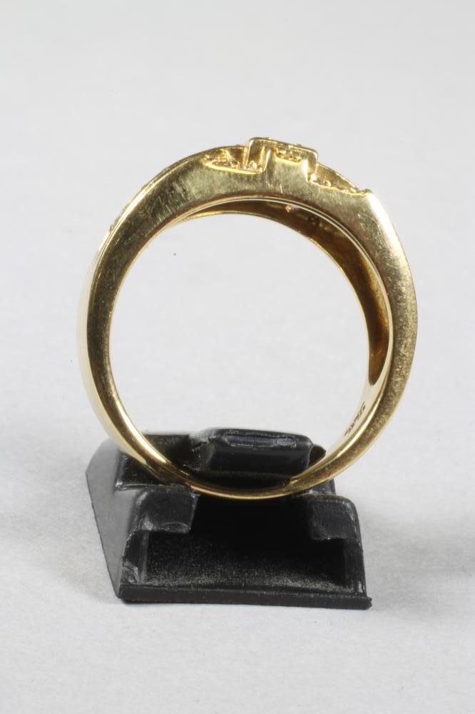 A DIAMOND RING Image