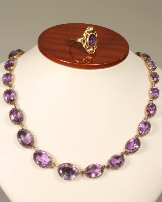 A MURRLE BENNETT & CO. 18CT GOLD RING Image