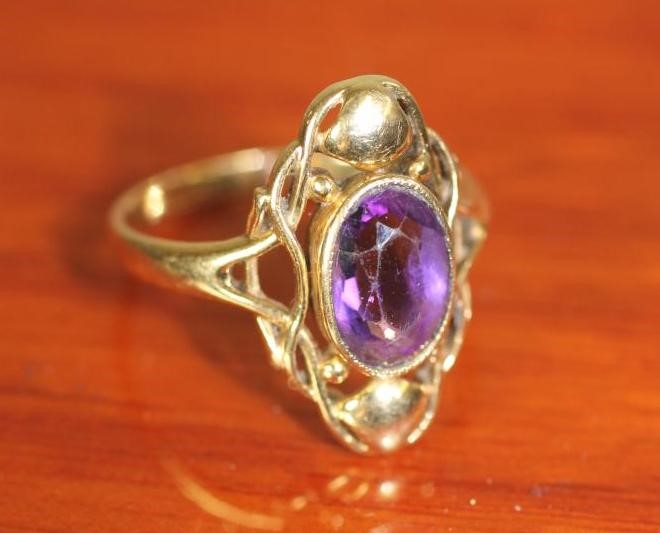 A MURRLE BENNETT & CO. 18CT GOLD RING Image