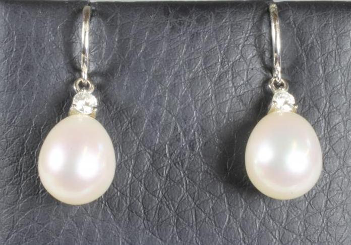 A PAIR OF PEARL DROP EARRINGS Image