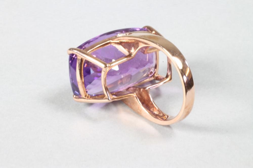 AN AMETHYST COCKTAIL RING Image