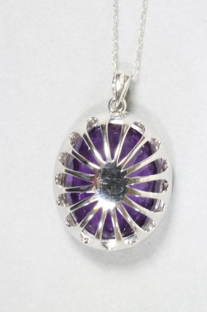 AN AMETHYST PENDANT Image