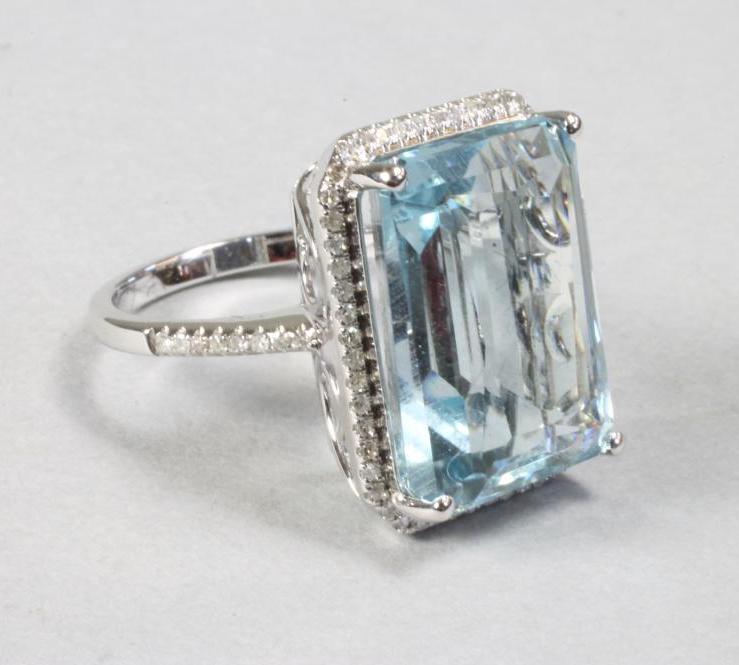 AN AQUAMARINE COCKTAIL RING Image