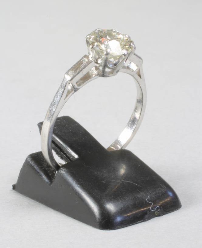 A SOLITAIRE DIAMOND RING Image