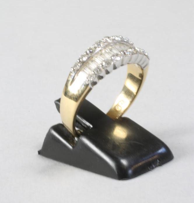 A DIAMOND HALF HOOP ETERNITY RING Image