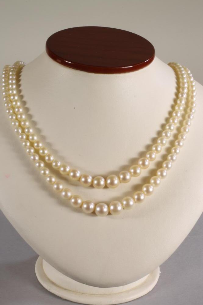A DOUBLE STRAND CULTURED PEARL NECKLACE Image
