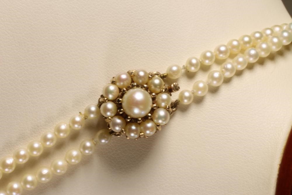 A DOUBLE STRAND CULTURED PEARL NECKLACE Image