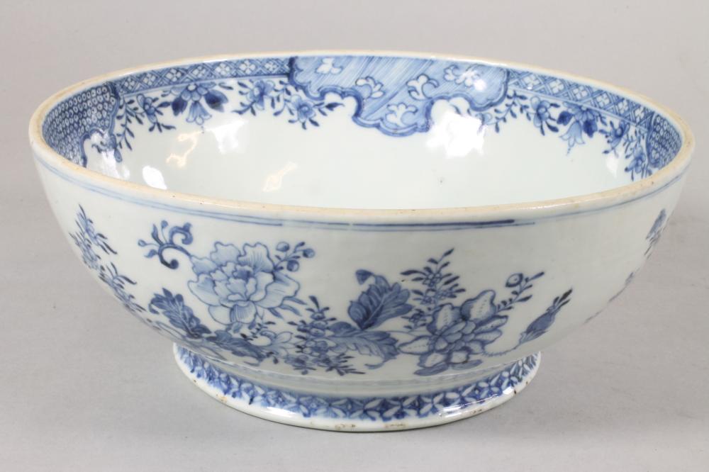A CHINESE PORCELAIN FOOD WARMER of domed circular form Image