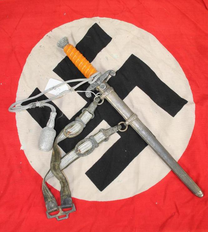 A WWII GERMAN ARMY OFFICER'S DAGGER Image