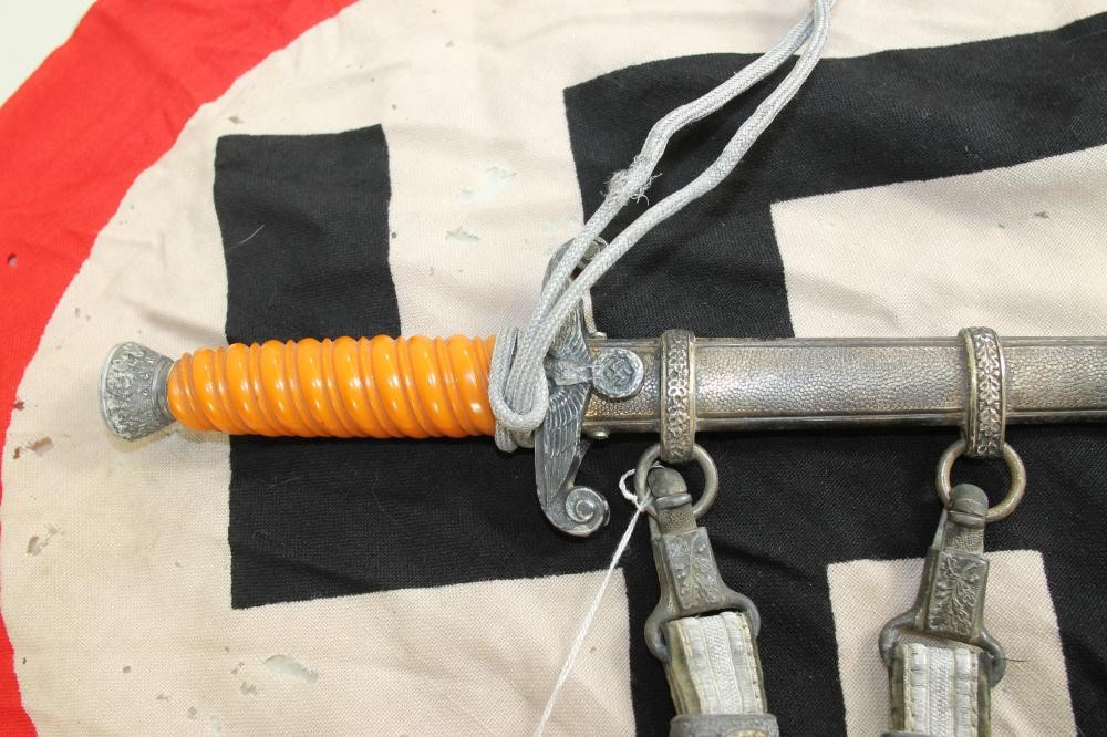 A WWII GERMAN ARMY OFFICER'S DAGGER Image