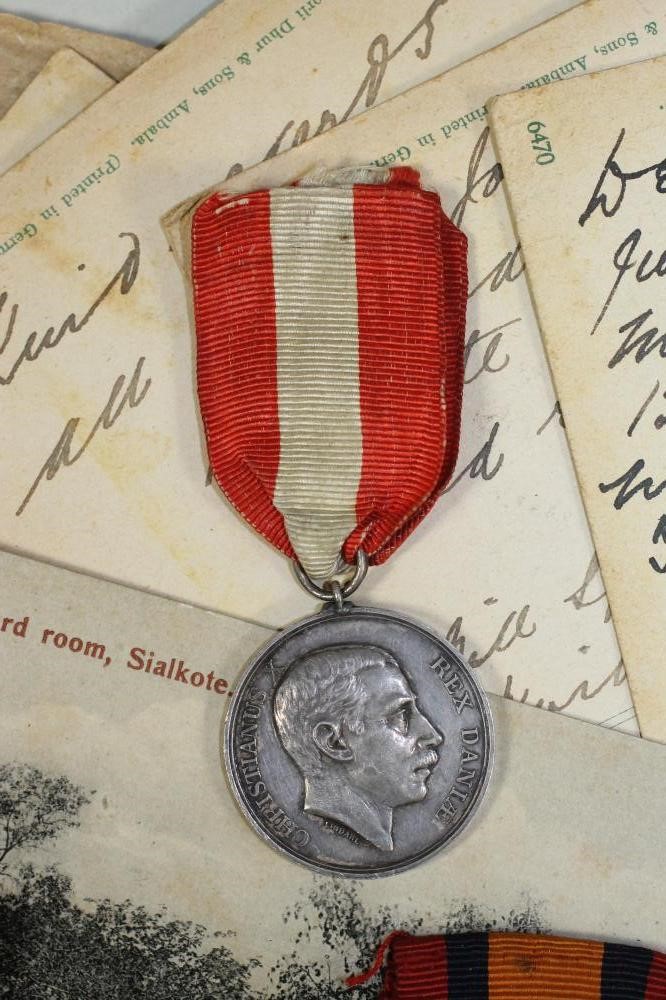 A QUEEN'S SOUTH AFRICA MEDAL Image