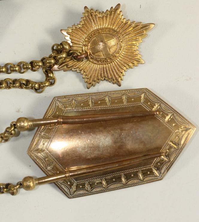 A VICTORIAN 9TH QUEEN'S LANCER OFFICER'S CARTOUCHE POUCH AND BELT Image