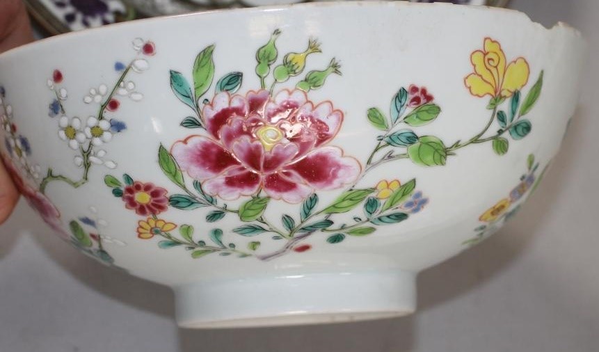 A CHINESE EXPORT PORCELAIN PLATE Image