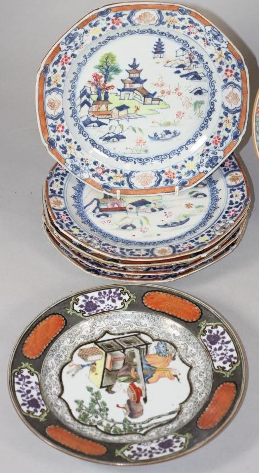 A CHINESE EXPORT PORCELAIN PLATE Image