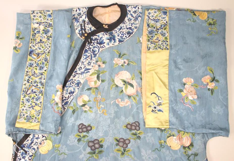 A CHINESE SEMI-FORMAL ROBE Image