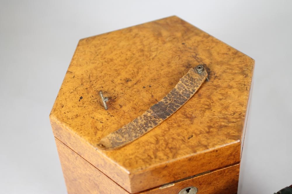 A VICTORIAN ENGLISH CONCERTINA Image