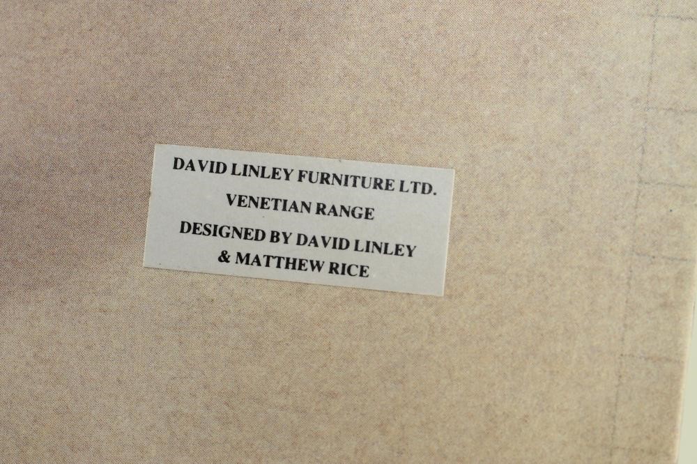 A DAVID LINLEY "VENETIAN" PRINTED CARD PEN HOLDER Image