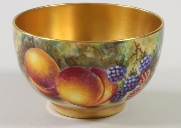 A ROYAL WORCESTER CHINA SUGAR BASIN Image
