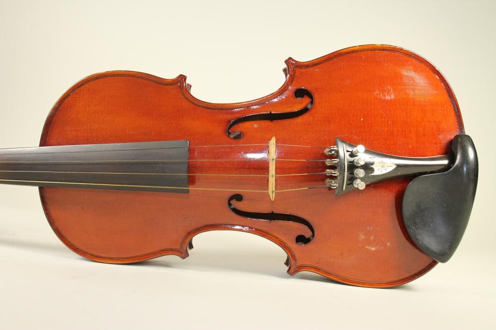 A GERMAN TRADE VIOLIN Image