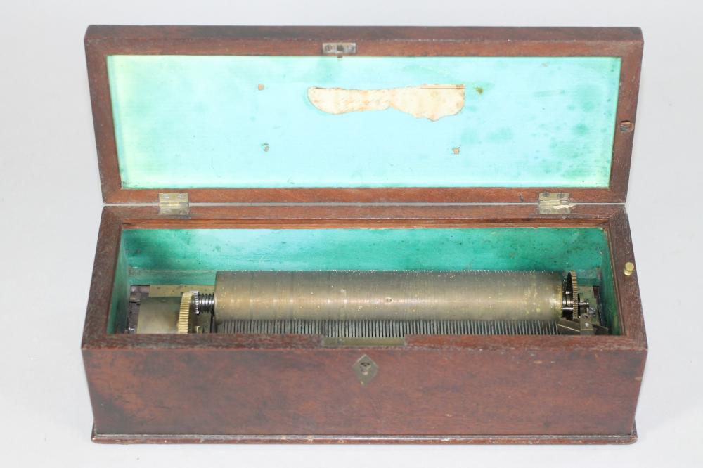 A CONTINENTAL SMALL MUSICAL BOX Image