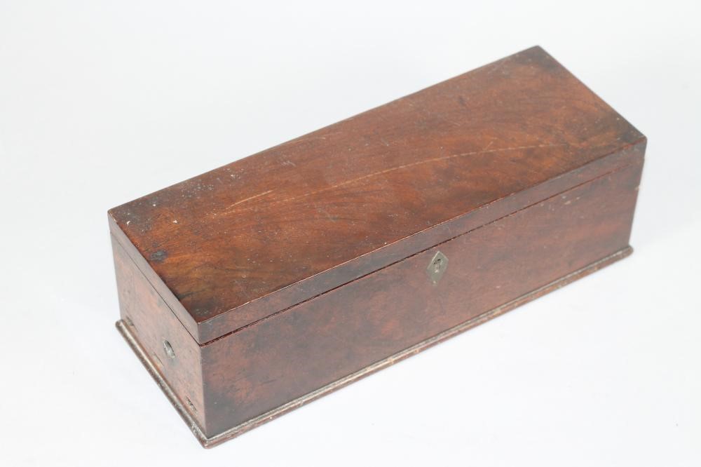 A CONTINENTAL SMALL MUSICAL BOX Image