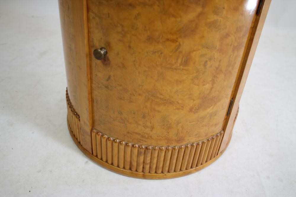 AN ART DECO MAPLE OCCASIONAL TABLE of circular form Image