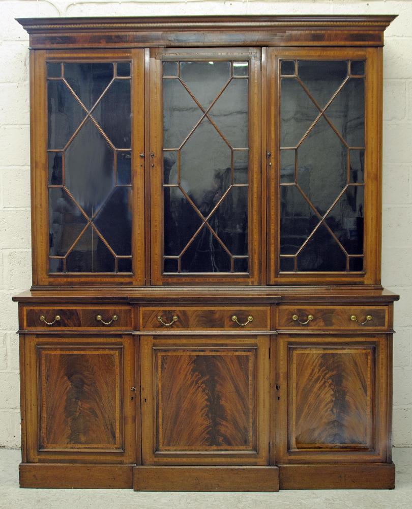 AN EDWARDIAN MAHOGANY LIBRARY TWO STAGE BOOKCASE Image